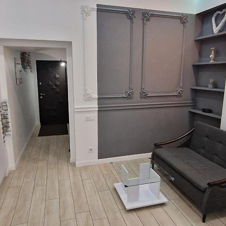 דירות לבוב Чорно -Білий Люкс В Центрі מראה חיצוני תמונה